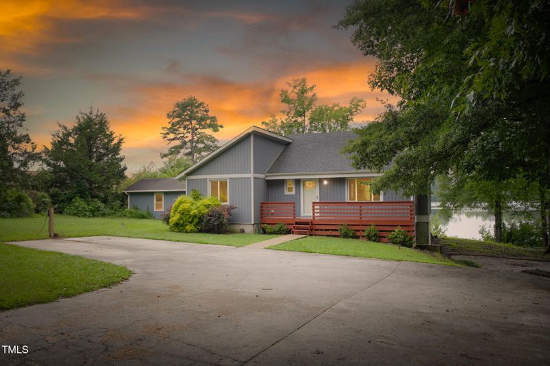 144 Lake Cammack Ct, Burlington, NC 27217
