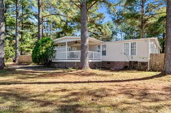 144 Old Yogi Ln, Clayton, NC 27520