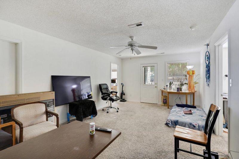 1440 Collegeview Ave #202, Raleigh, NC 27606