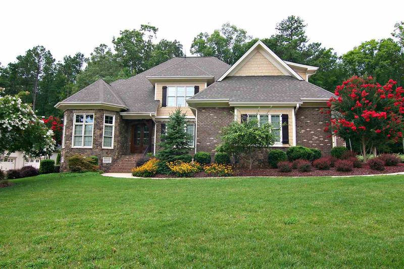 1441 Tacketts Pond Dr, Raleigh, NC 27614