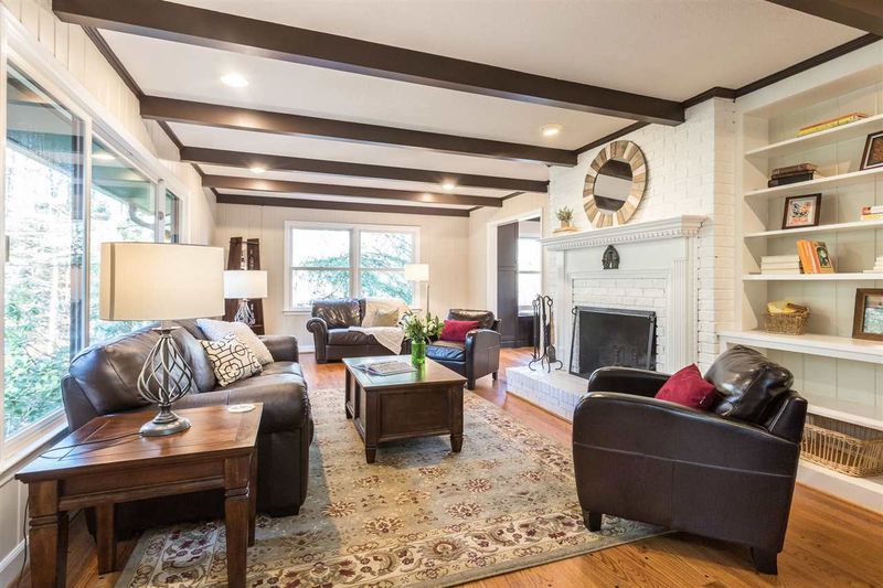 1443 Poinsett Dr, Chapel Hill, NC 27517