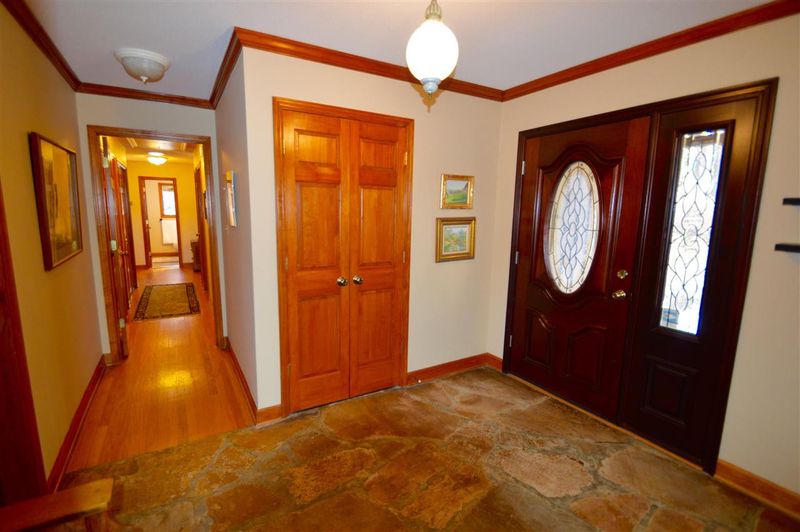 1447 Poinsett Dr, Chapel Hill, NC 27517