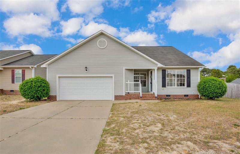 1448 Avoncroft Dr, Hope Mills, NC 28306