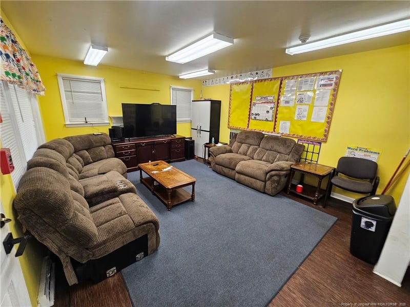 1448 Pamalee Dr, Fayetteville, NC 28303