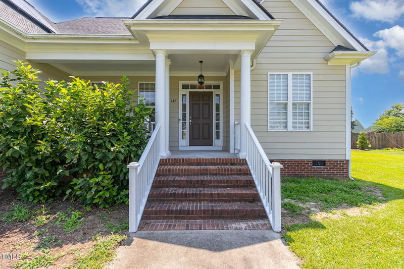 145 Adams Pointe Ct, Angier, NC 27501