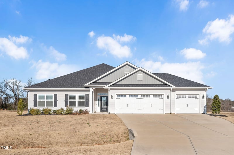 145 N Hawks Ridge Ln, Smithfield, NC 27577