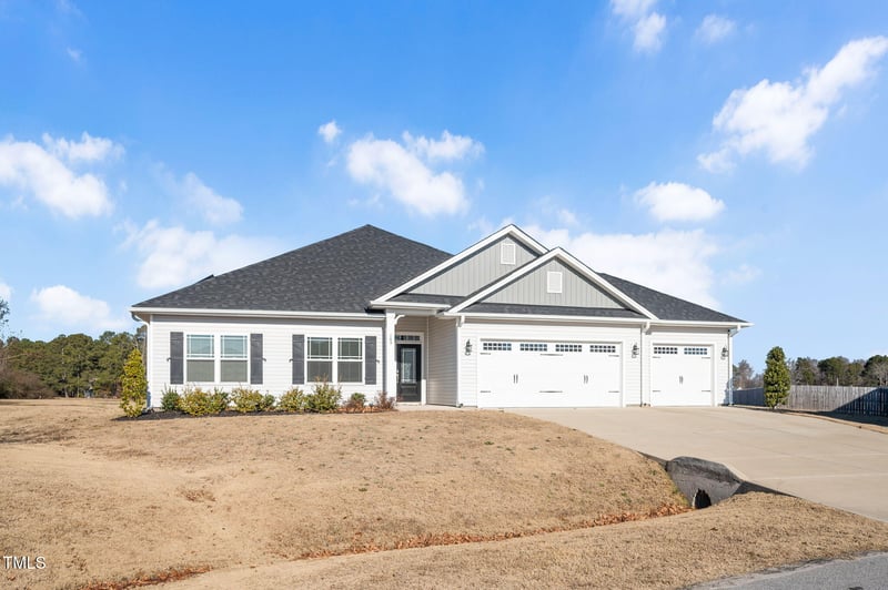 145 N Hawks Ridge Ln, Smithfield, NC 27577