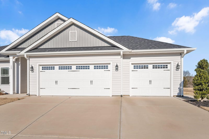 145 N Hawks Ridge Ln, Smithfield, NC 27577