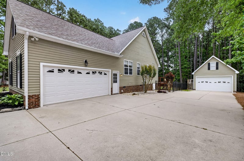 145 Oak Leaf Trl, Youngsville, NC 27596
