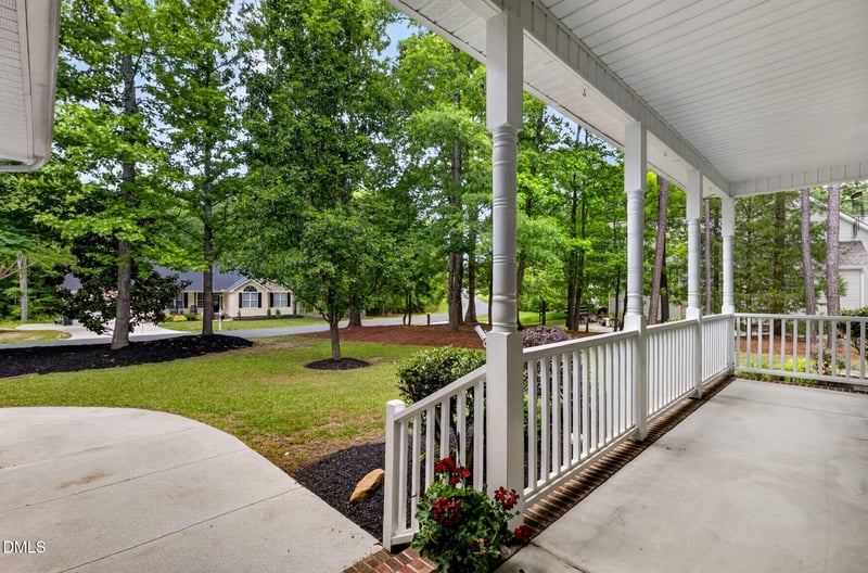 145 Oak Leaf Trl, Youngsville, NC 27596