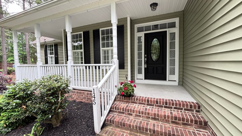 145 Oak Leaf Trl, Youngsville, NC 27596