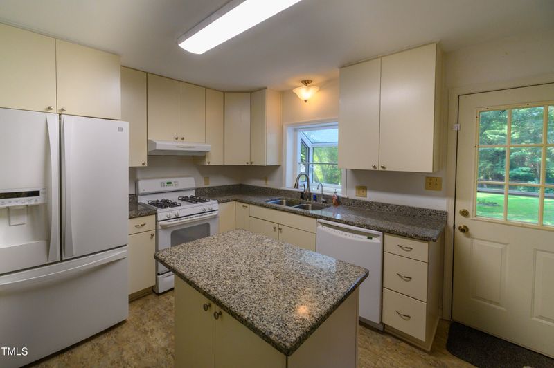145 Rolling Acres Rd, Youngsville, NC 27596