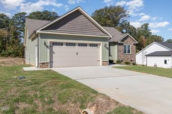 145 Tee Dr, Selma, NC 27576