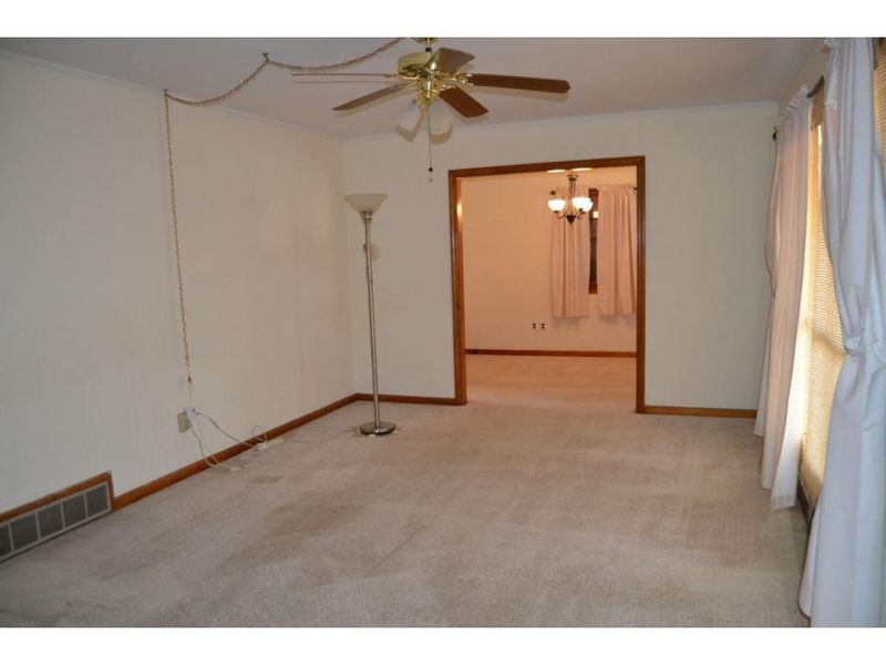 1453 Morningside Dr, Burlington, NC 27217