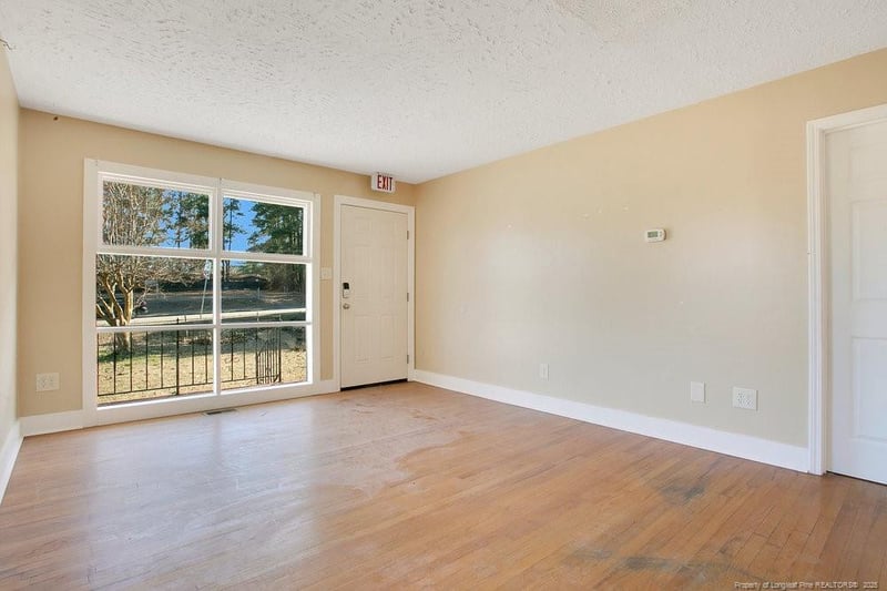 1453 Pamalee Dr, Fayetteville, NC 28303