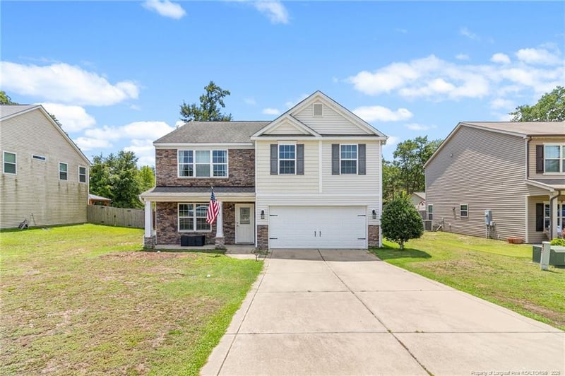 1454 Laguardia Dr, Hope Mills, NC 28348