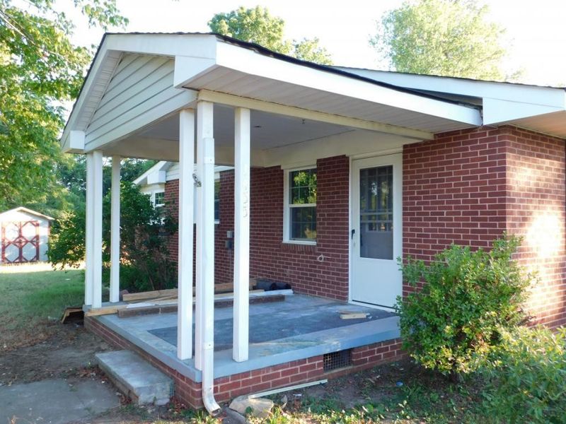 1455 E Main St, Graham, NC 27253