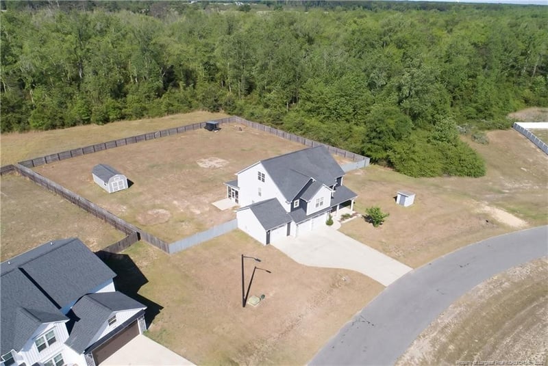 1457 Creekwood Rd, Hope Mills, NC 28348