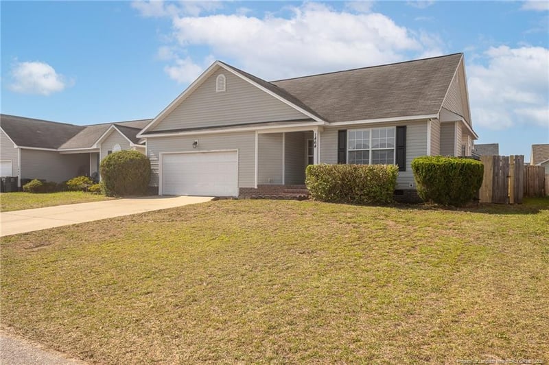 1464 Aultroy Dr, Fayetteville, NC 28306