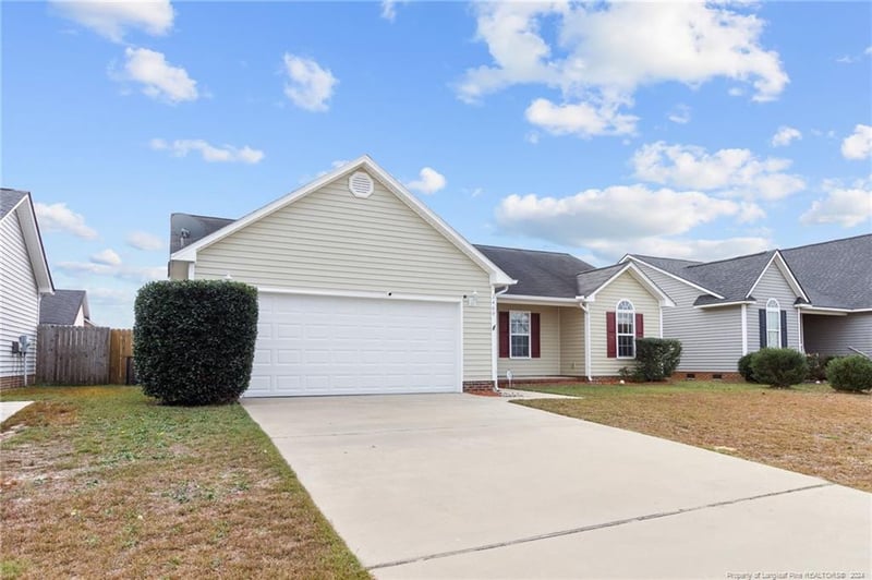 1469 Mingary Ave, Hope Mills, NC 28306