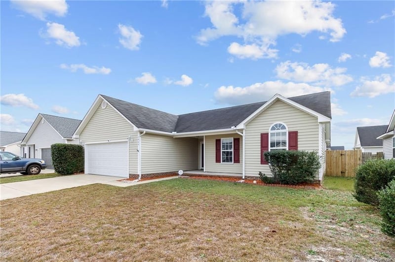 1469 Mingary Ave, Hope Mills, NC 28306