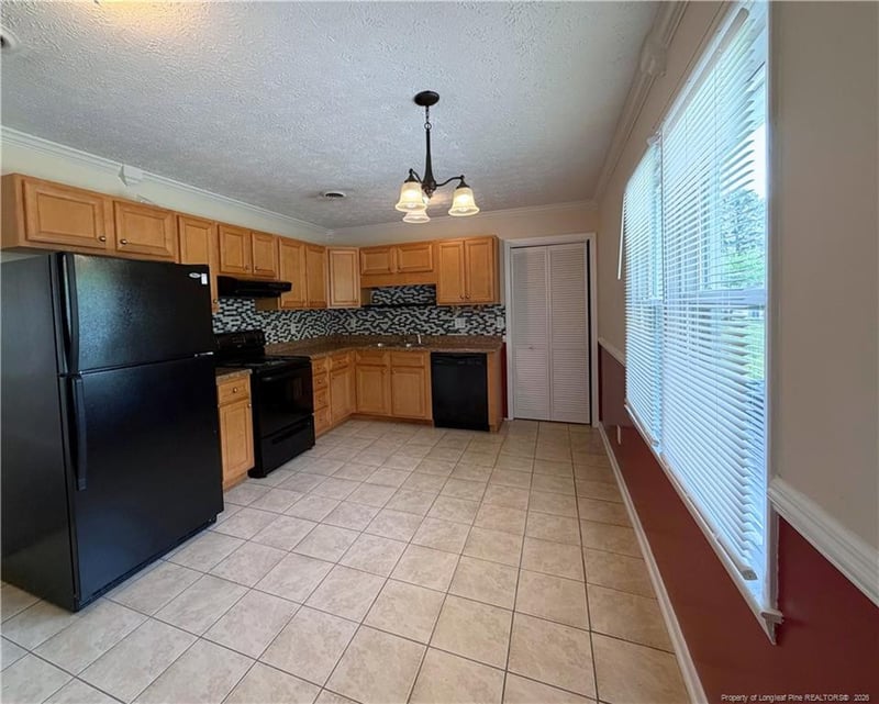 147 Brocton Dr, Fayetteville, NC 28303