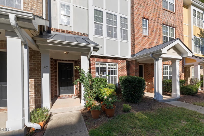 147 Dove Cottage Ln, Cary, NC 27519