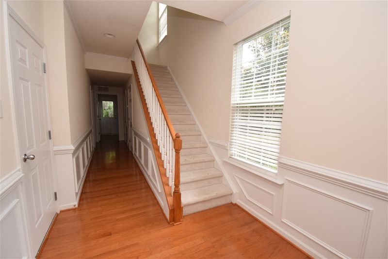 147 Madison Square Ln, Cary, NC 27513