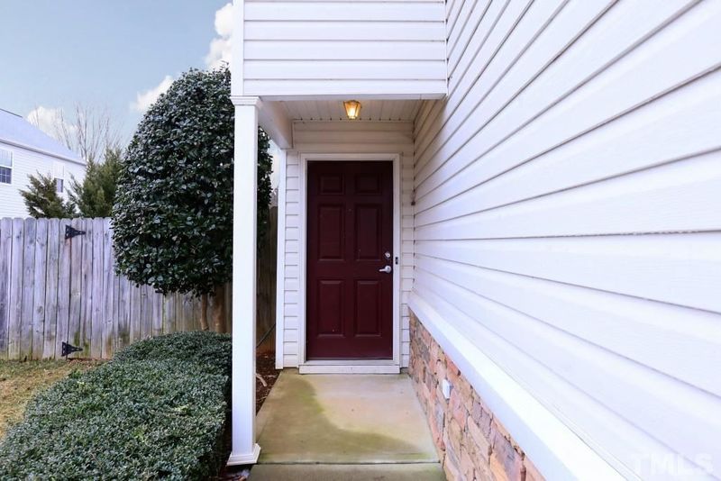 148 Lacombe Ct, Holly Springs, NC 27540