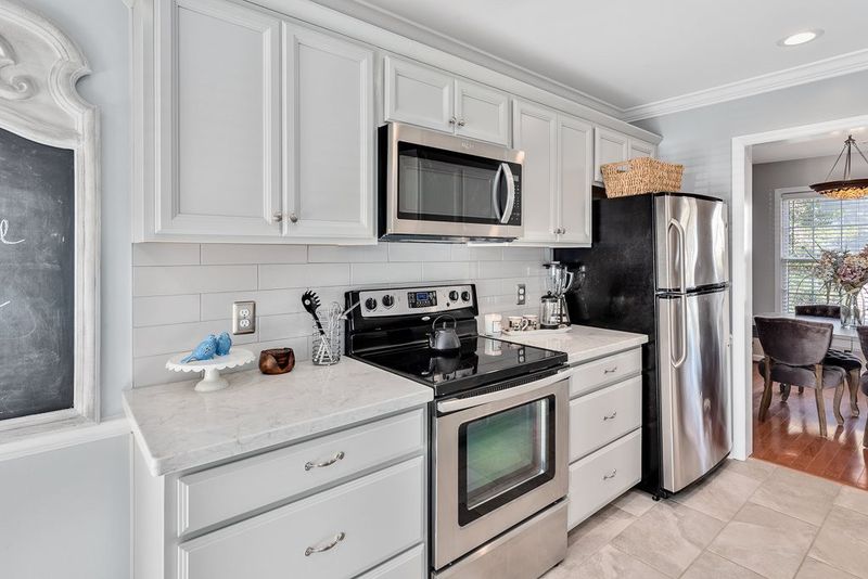 148 Lake Hollow Cir, Cary, NC 27513