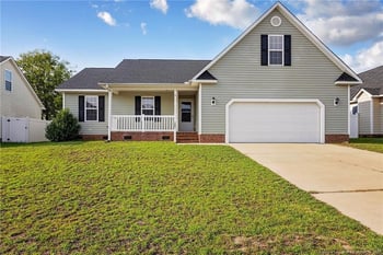 1482 Avoncroft Dr, Fayetteville, NC 28306
