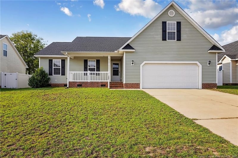 1482 Avoncroft Dr, Fayetteville, NC 28306
