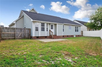 1482 Avoncroft Dr, Fayetteville, NC 28306