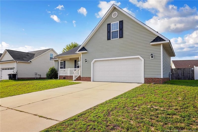 1482 Avoncroft Dr, Fayetteville, NC 28306