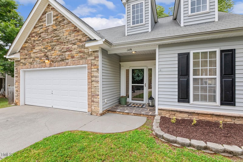 149 Hutson Ln, Clayton, NC 27527
