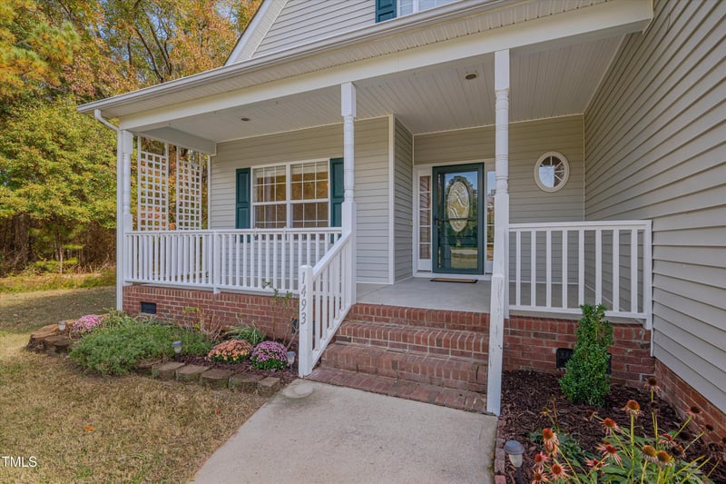 1493 Grassy Hills Ln, Holly Springs, NC 27540