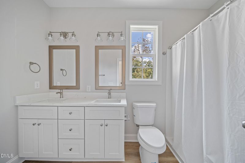 15 Bourbon St, Fuquay Varina, NC 27526