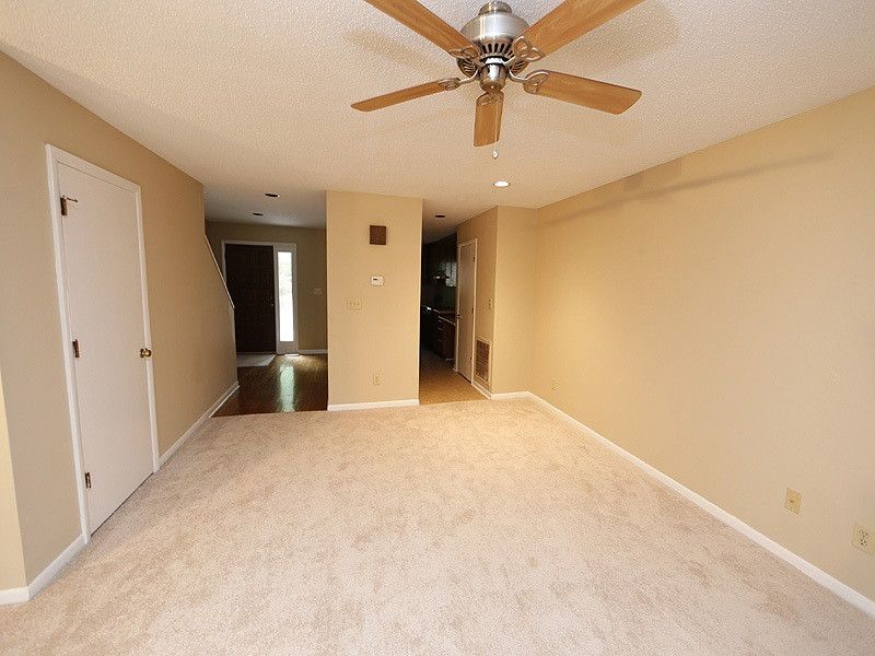 15 Creekview Ln, Durham, NC 27705