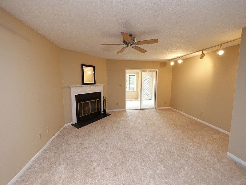 15 Creekview Ln, Durham, NC 27705