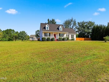 15 Davis Cir Dr, Zebulon, NC 27597