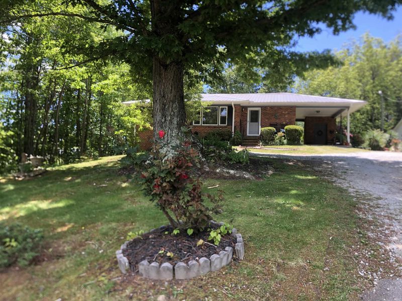 15 Delta Dr, Roxboro, NC 27573