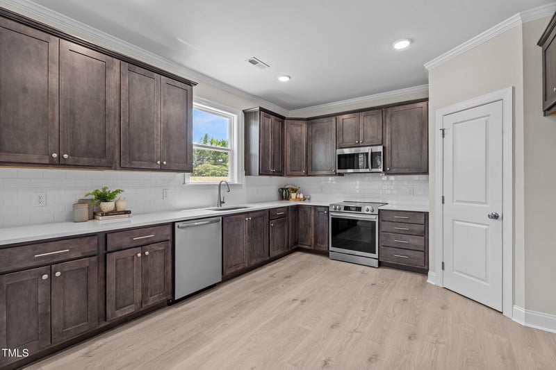 15 Diamond Creek Dr, Zebulon, NC 27597