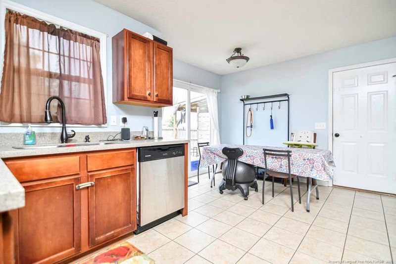 15 Dover Ct E, Sanford, NC 27332