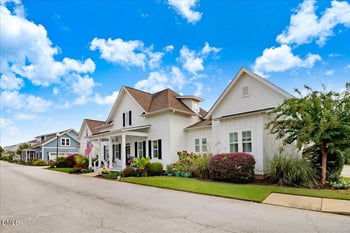 15 Drayton St, Clayton, NC 27527