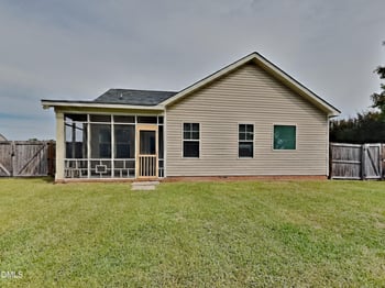 15 Fairfax Dr, Sanford, NC 27332