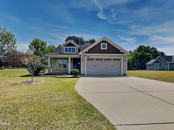 15 Fairfax Dr, Sanford, NC 27332