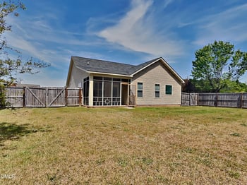 15 Fairfax Dr, Sanford, NC 27332