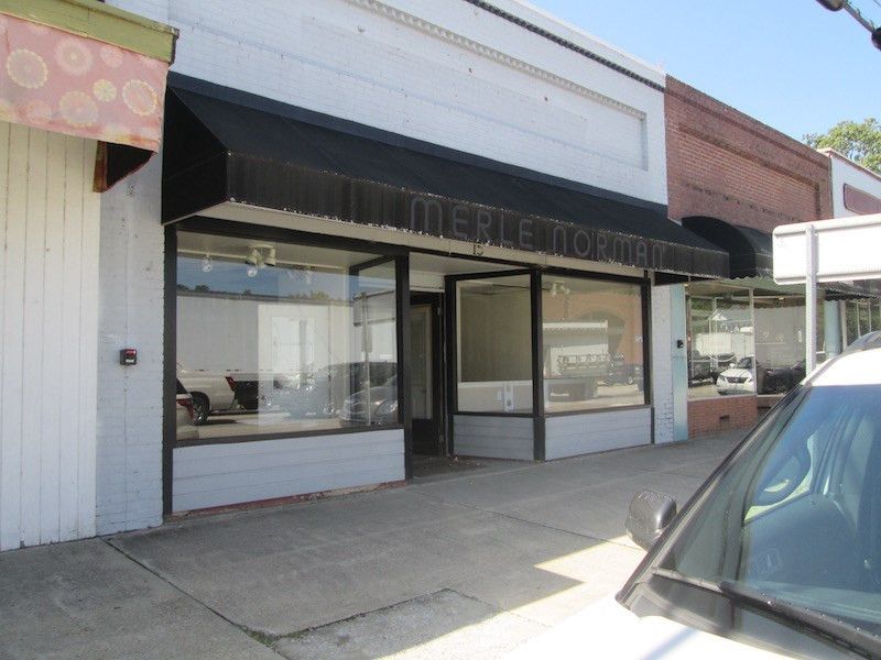 15 W Front St, Lillington, NC 27546