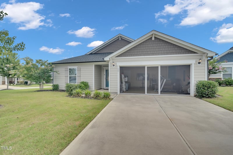 15 Iris Dr, Youngsville, NC 27596