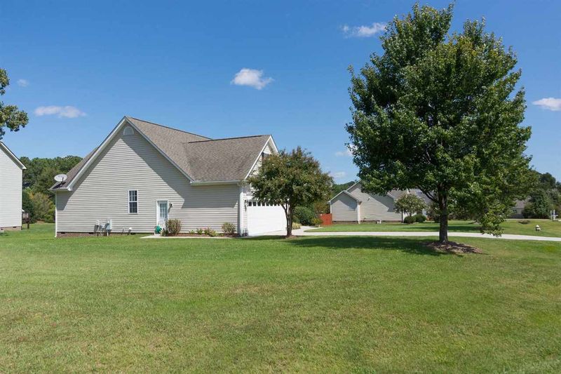 15 Oak Leaf Trl, Youngsville, NC 27596